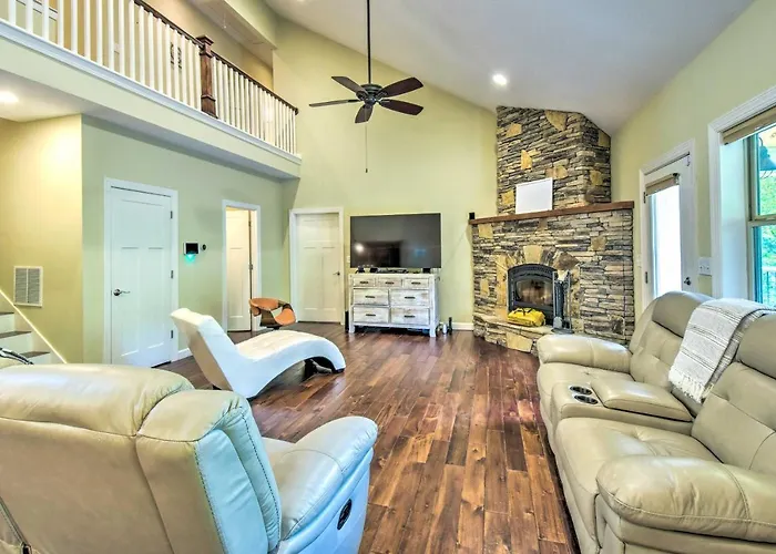 Cozy Riverside Dahlonega Home With Kayaks And Fire Pit