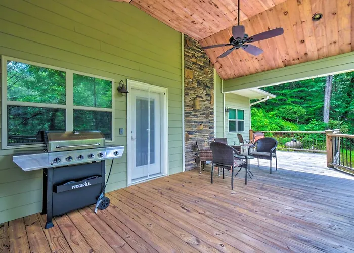 Cozy Riverside Dahlonega Home With Kayaks And Fire Pit