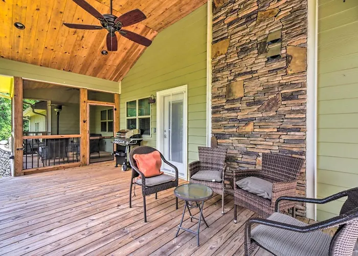 Cozy Riverside Dahlonega Home With Kayaks And Fire Pit